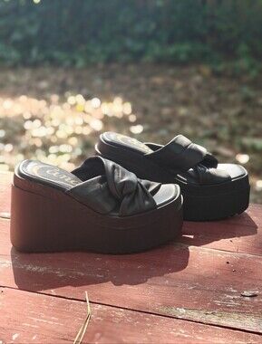 Candie's "KORNELIA" Black Knotted Platform Wedge Slides